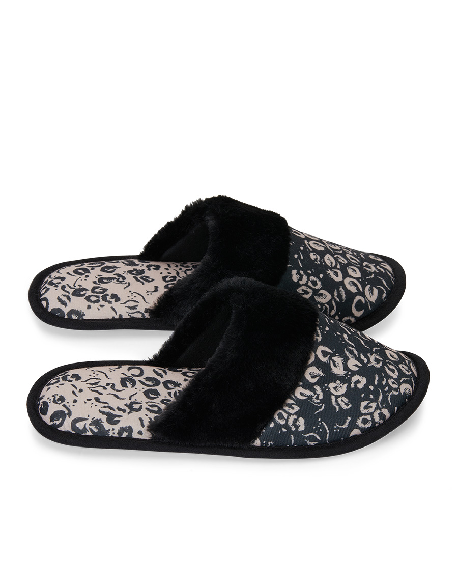 

Closed Toe Slippers