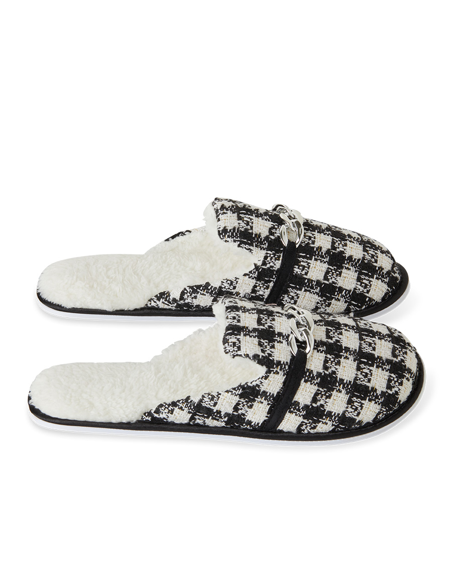 

Closed Toe Slippers